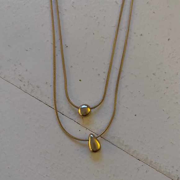 Banana Republic Accessories - Banana Republic gold layered necklace